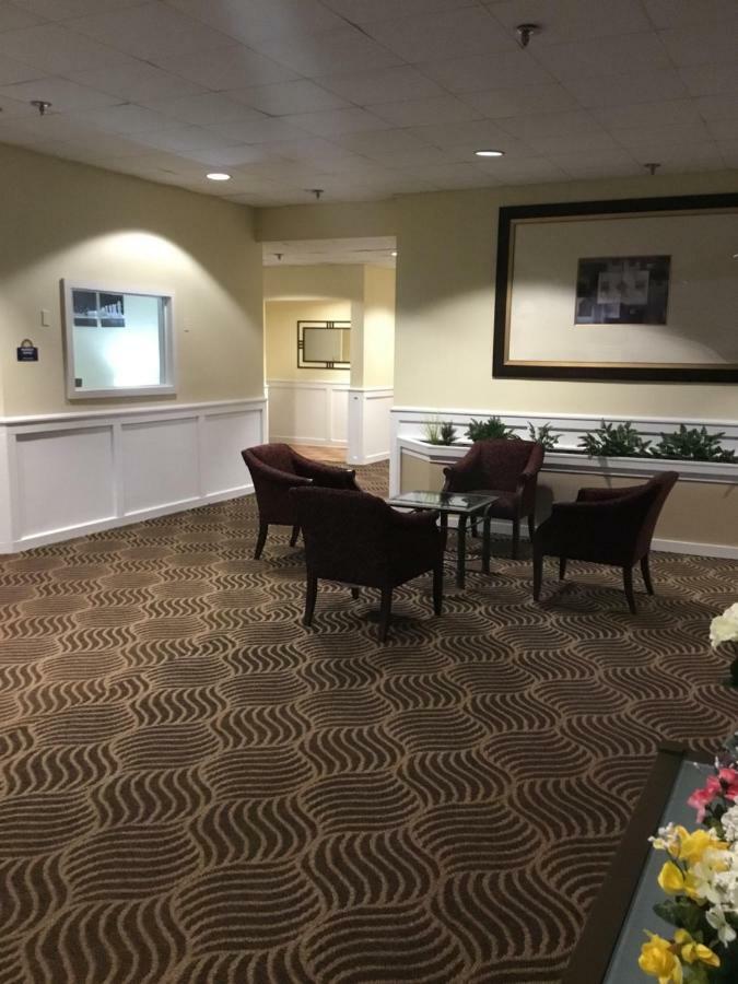 Days Inn & Suites By Wyndham Tallahassee Conf Center I-10 Exterior photo
